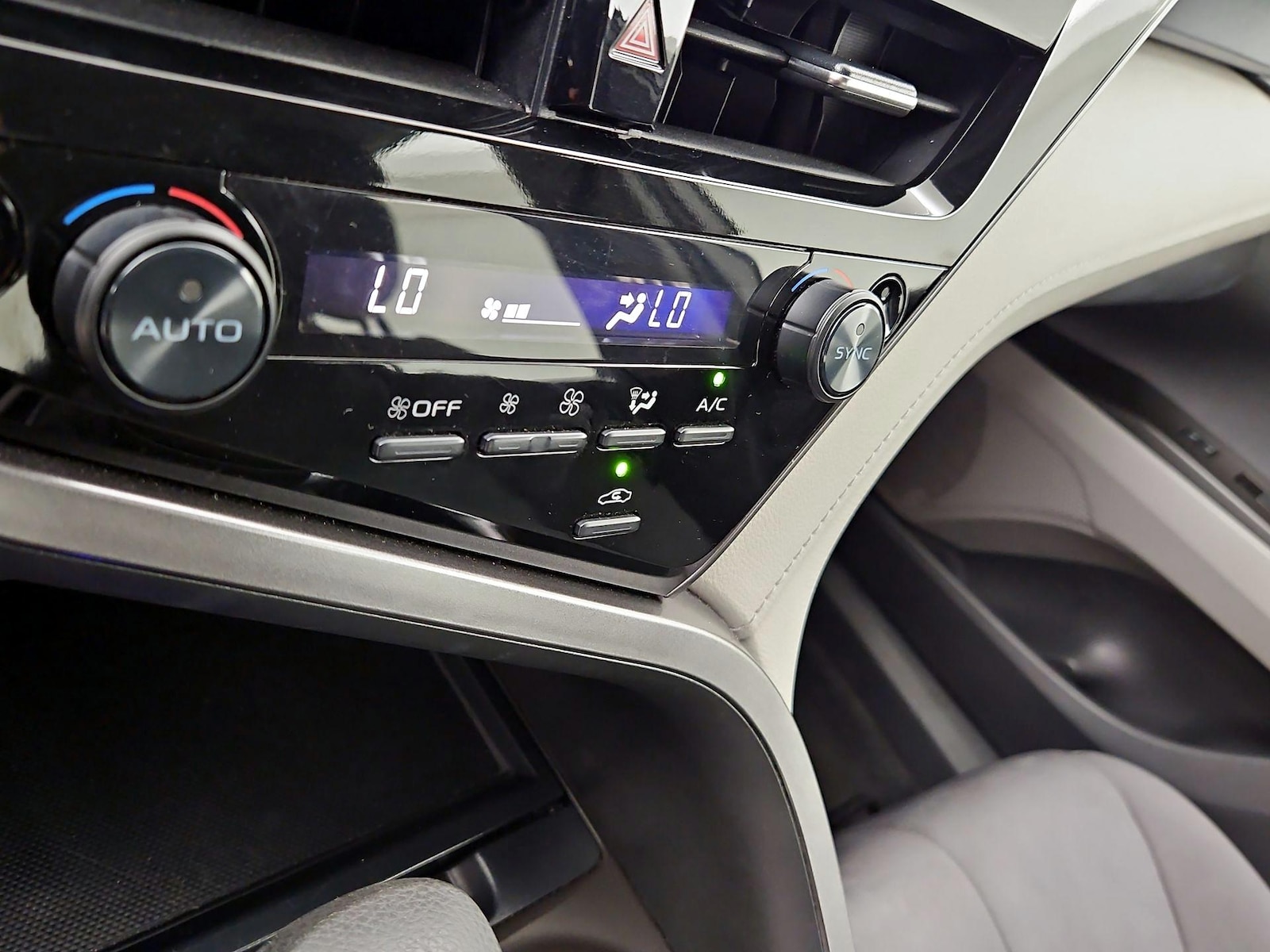 2022 Toyota Camry LE - Photo 17