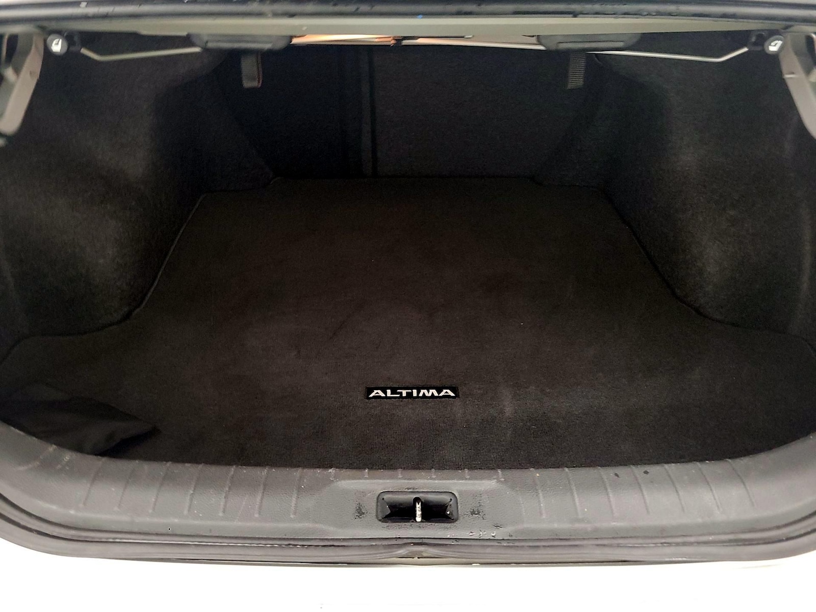 2019 Nissan Altima SR - Photo 23