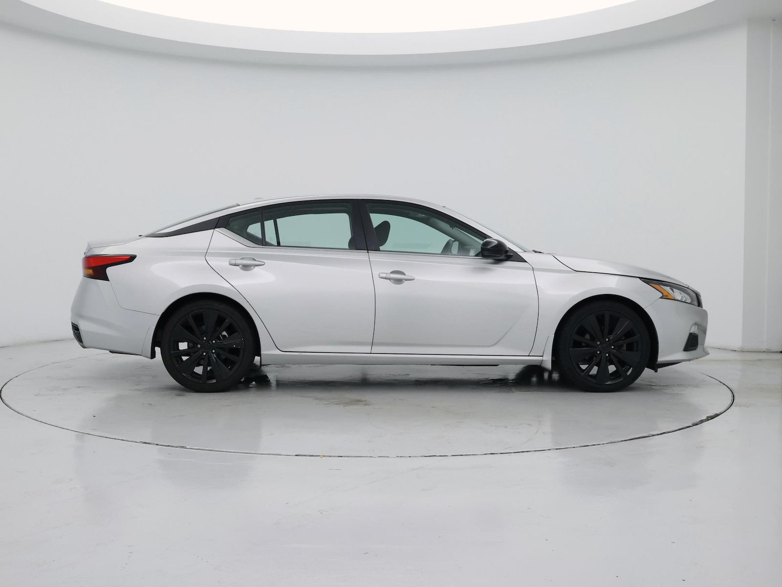 2019 Nissan Altima SR - Photo 8