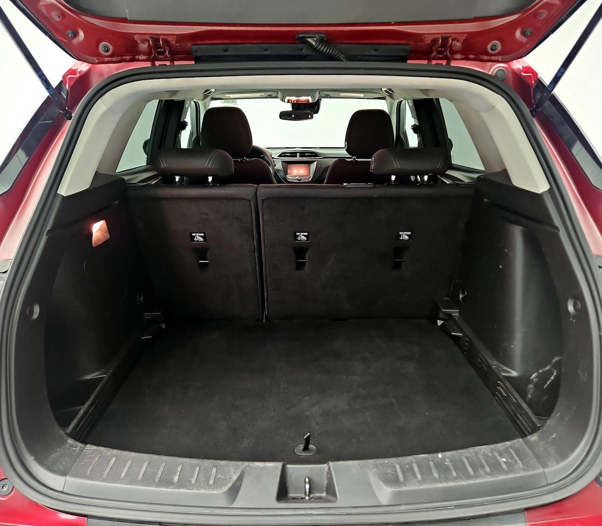 Trunk/Cargo (Seats Up)