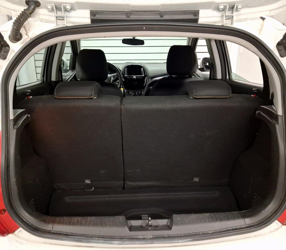 Trunk/Cargo (Seats Up)