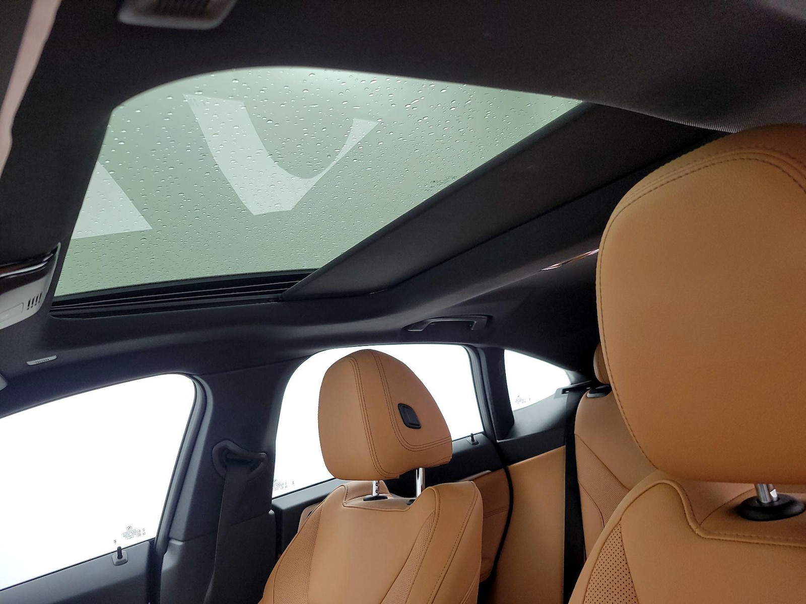 Sunroof(s) & Overhead Airbags