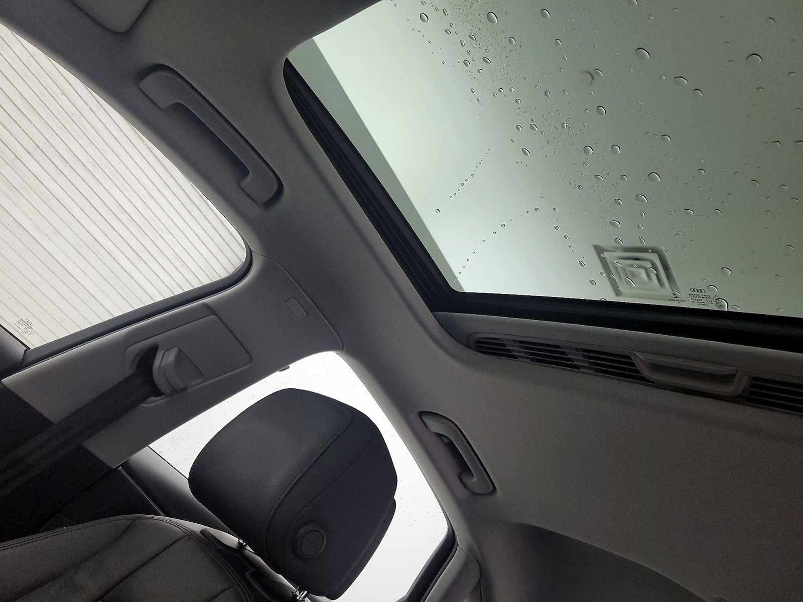 Sunroof(s) & Overhead Airbags