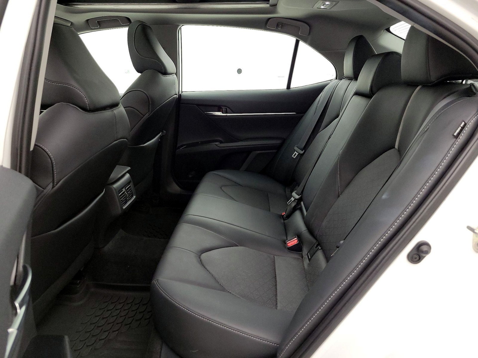 2020 Toyota Camry XSE - Photo 10
