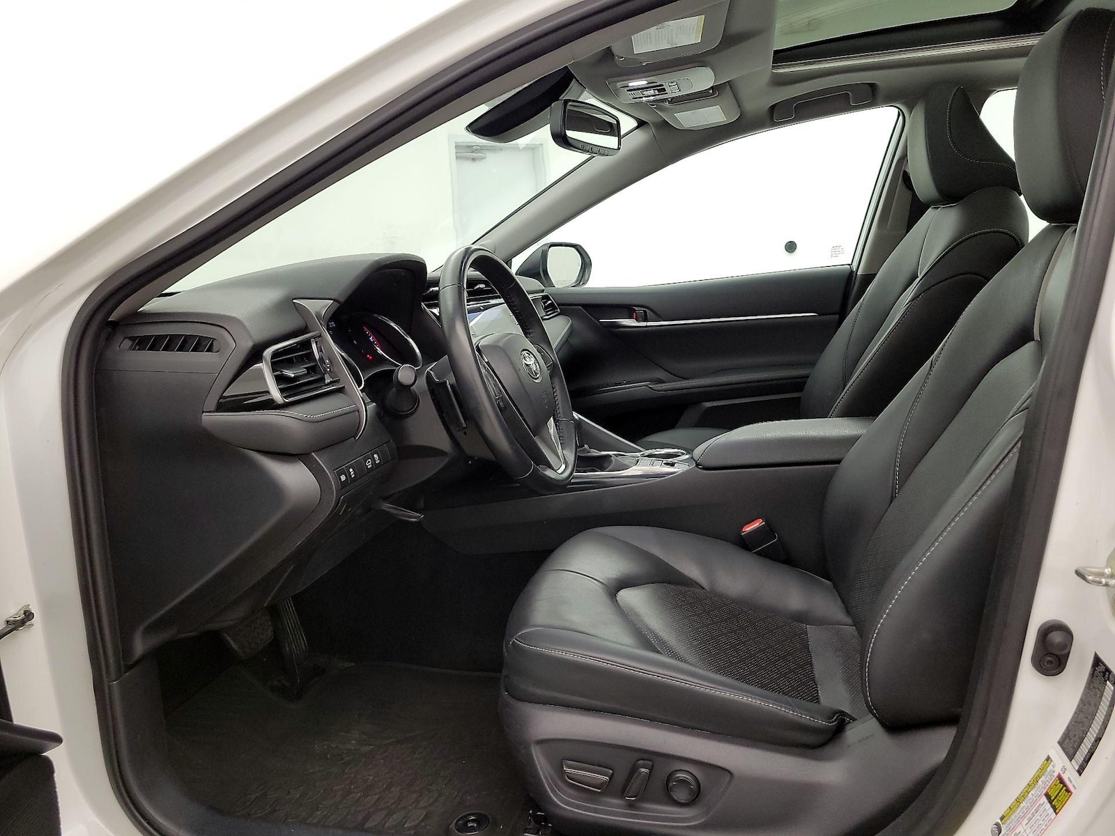 2020 Toyota Camry XSE - Photo 12