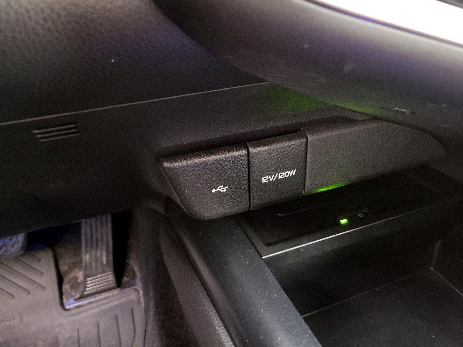 2020 Toyota Camry XSE - Photo 20