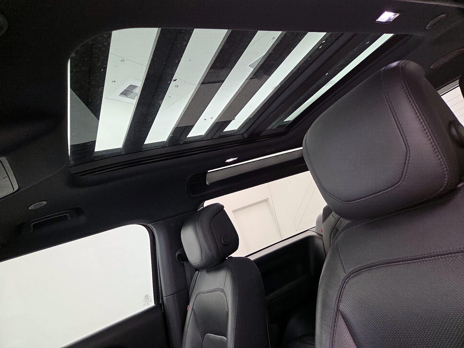 Panoramic Sunroof & Skylight(s)