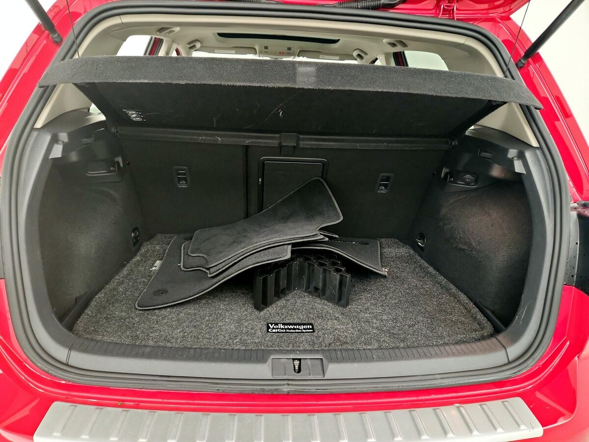 Trunk/Cargo (Seats Up)