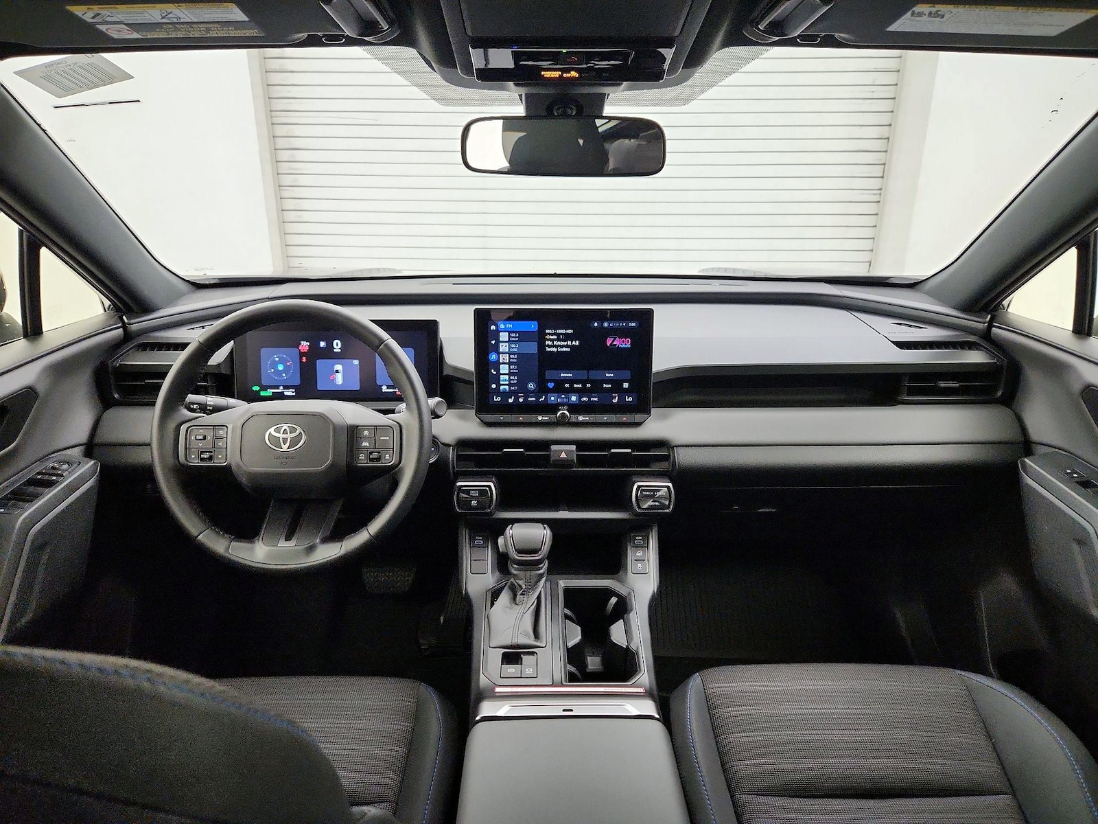 2026 Toyota RAV4 SE - Photo 10