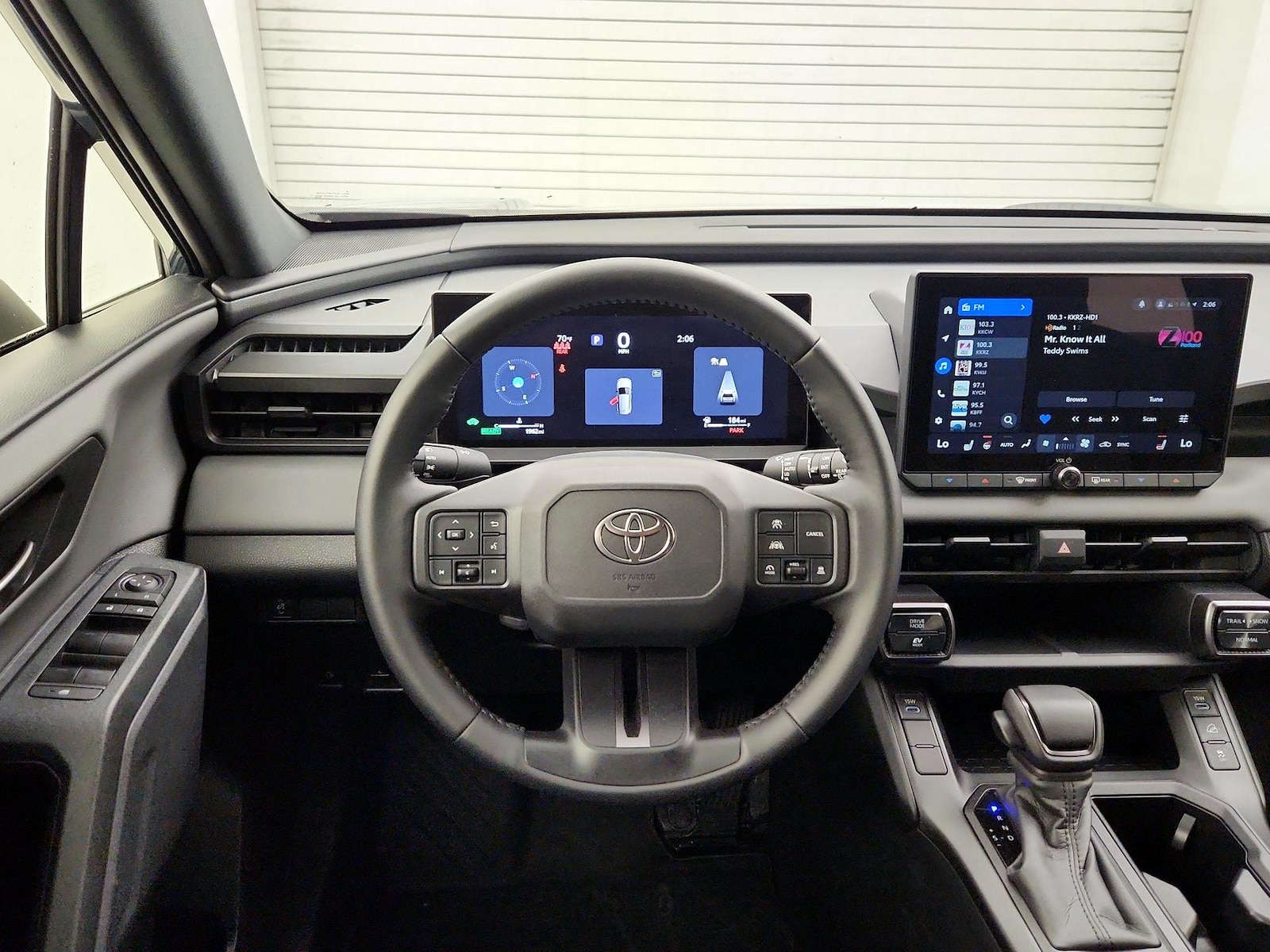 2026 Toyota RAV4 SE - Photo 11