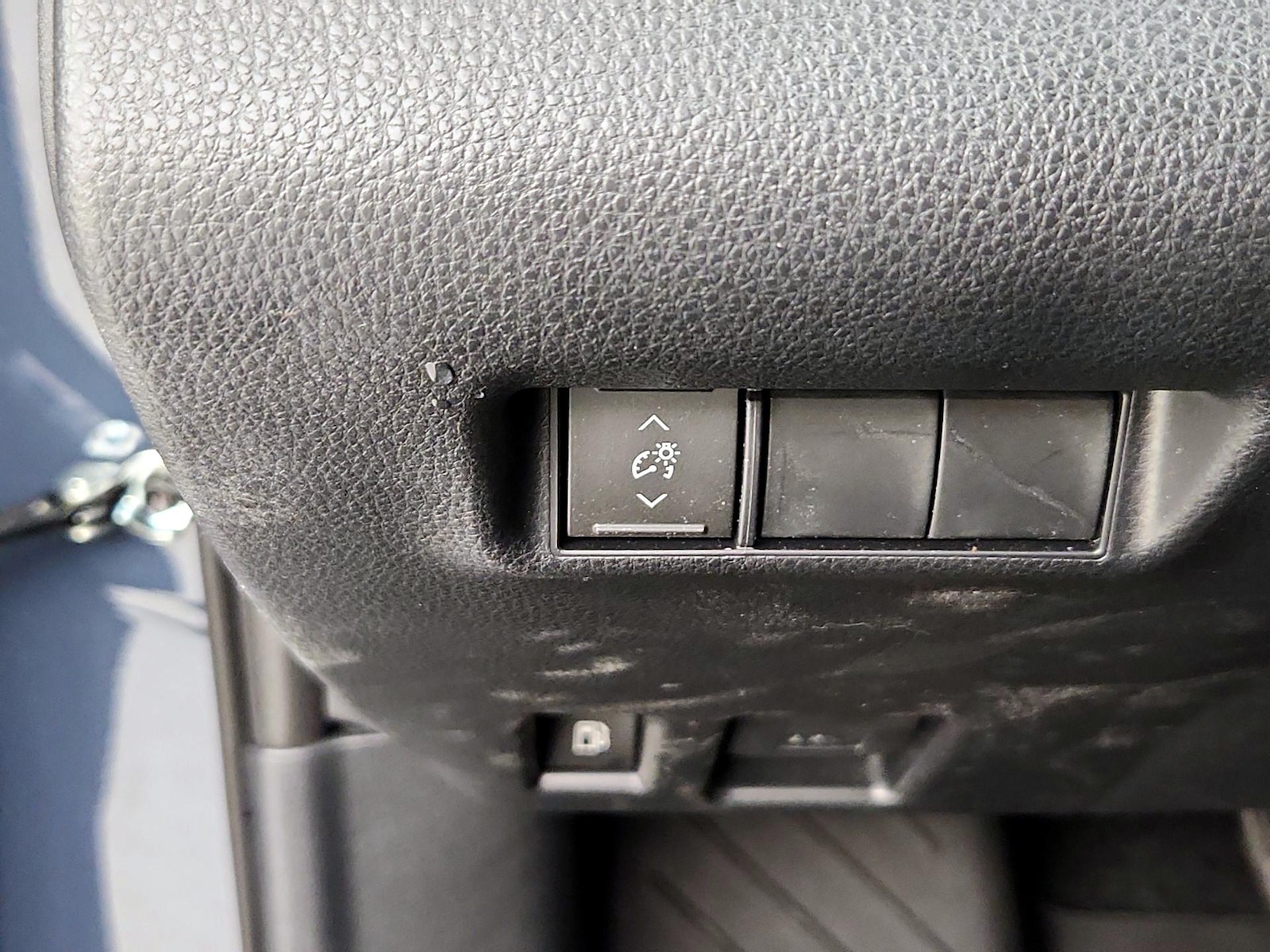 2026 Toyota RAV4 SE - Photo 14