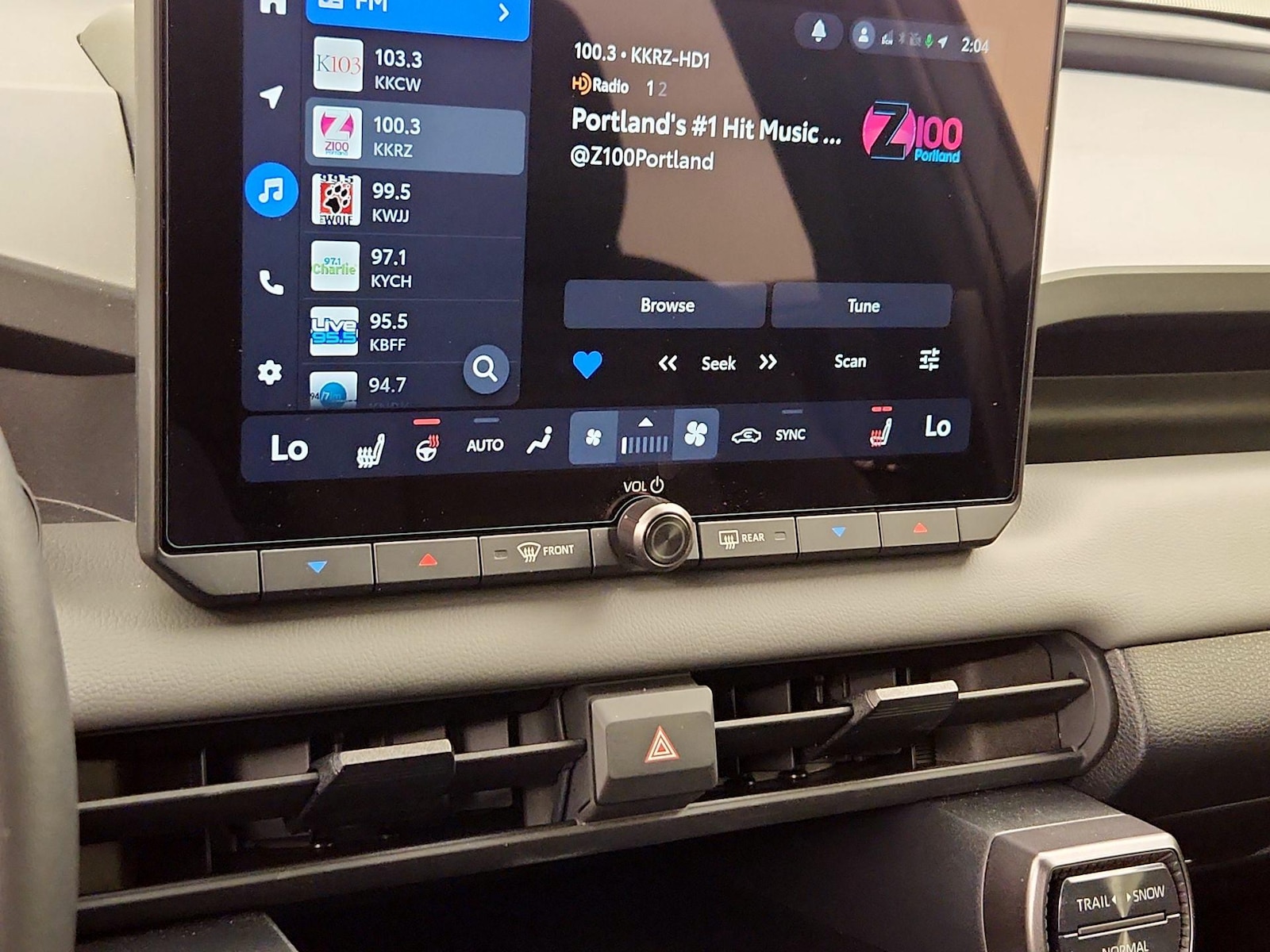 2026 Toyota RAV4 SE - Photo 17