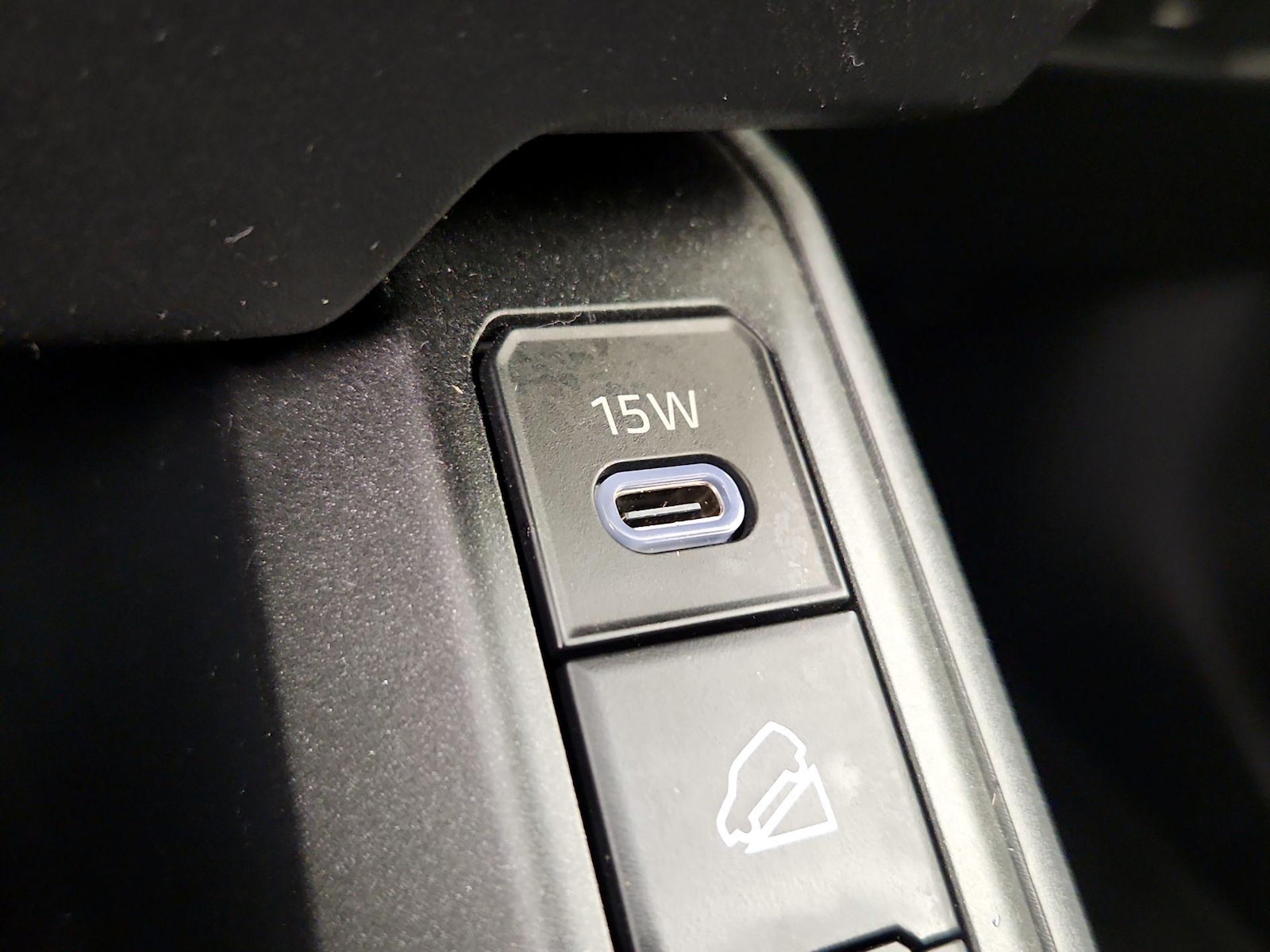 2026 Toyota RAV4 SE - Photo 19