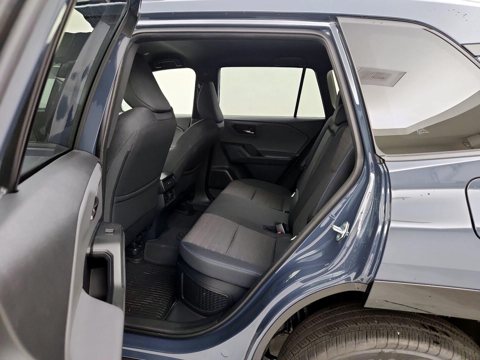 2026 Toyota RAV4 SE - Photo 20