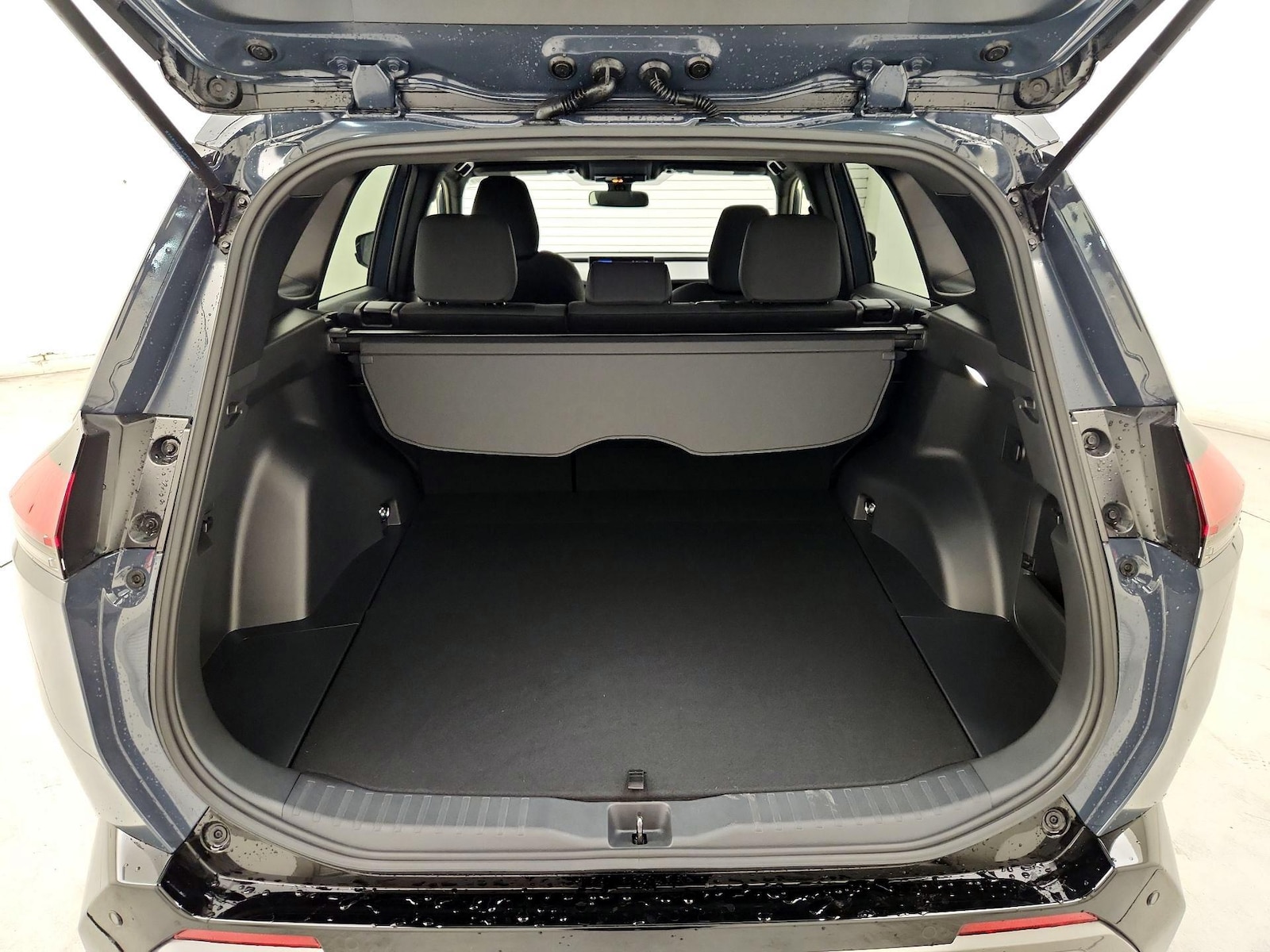 2026 Toyota RAV4 SE - Photo 21