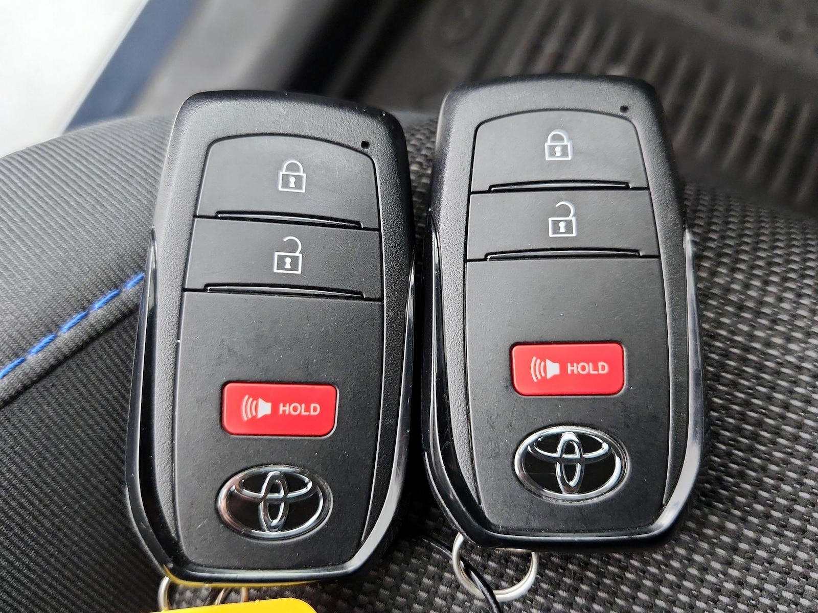 2026 Toyota RAV4 SE - Photo 23