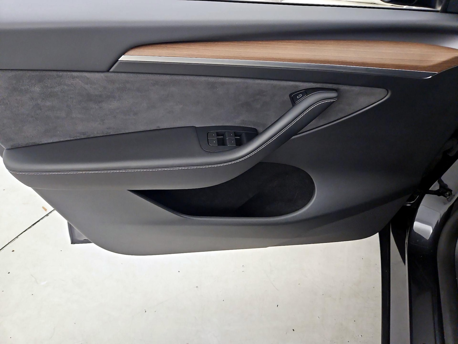 2024 Tesla Model Y Long Range - Photo 13