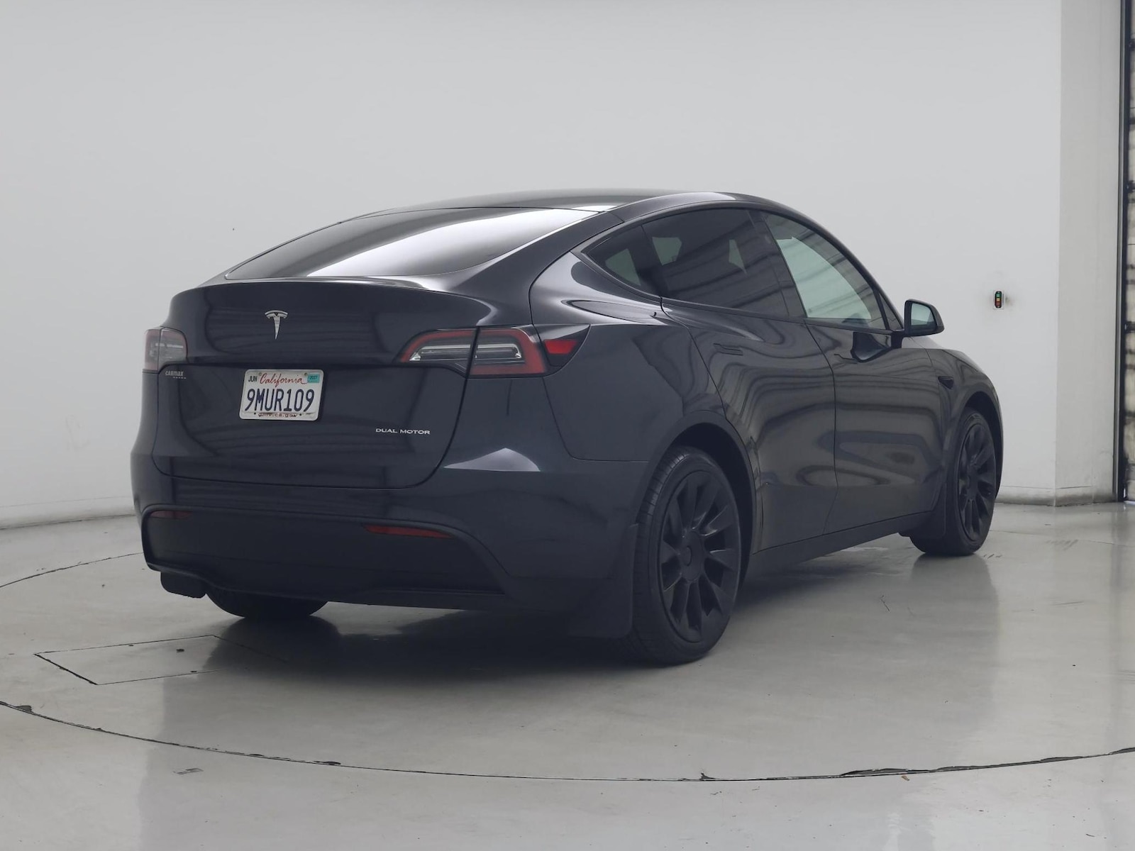 2024 Tesla Model Y Long Range - Photo 9