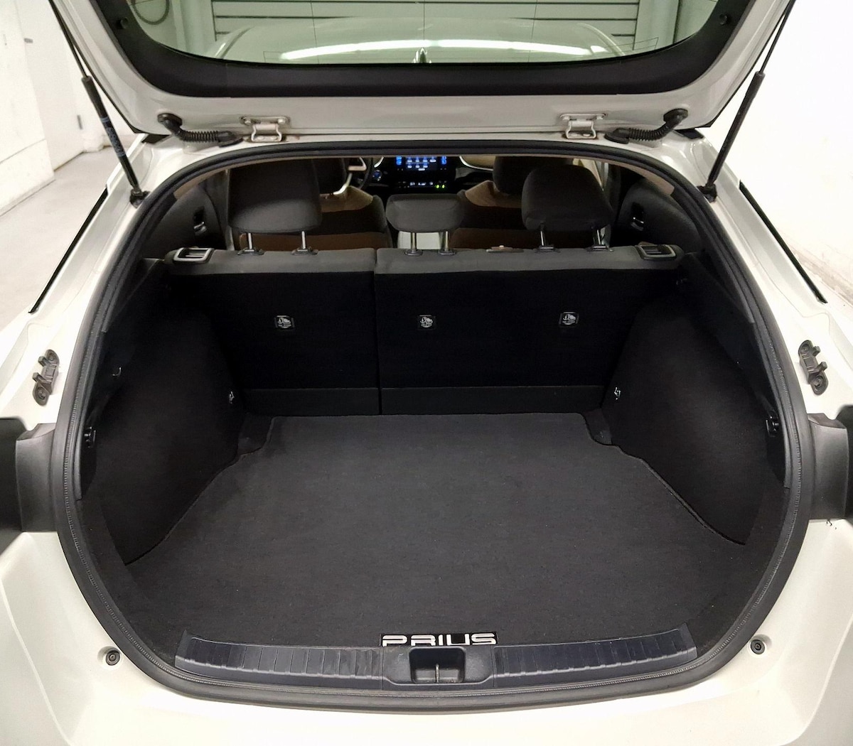 Trunk/Cargo (Seats Up)