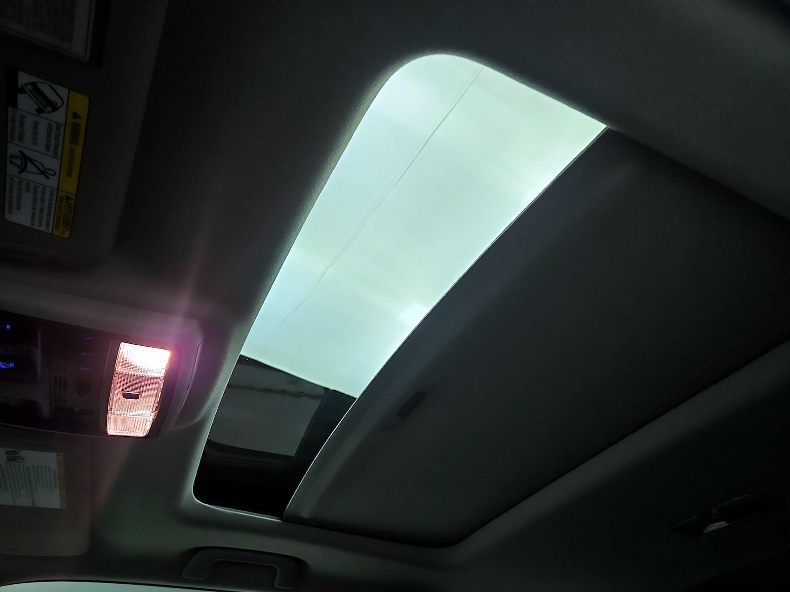 Sunroof(s) & Overhead Airbags