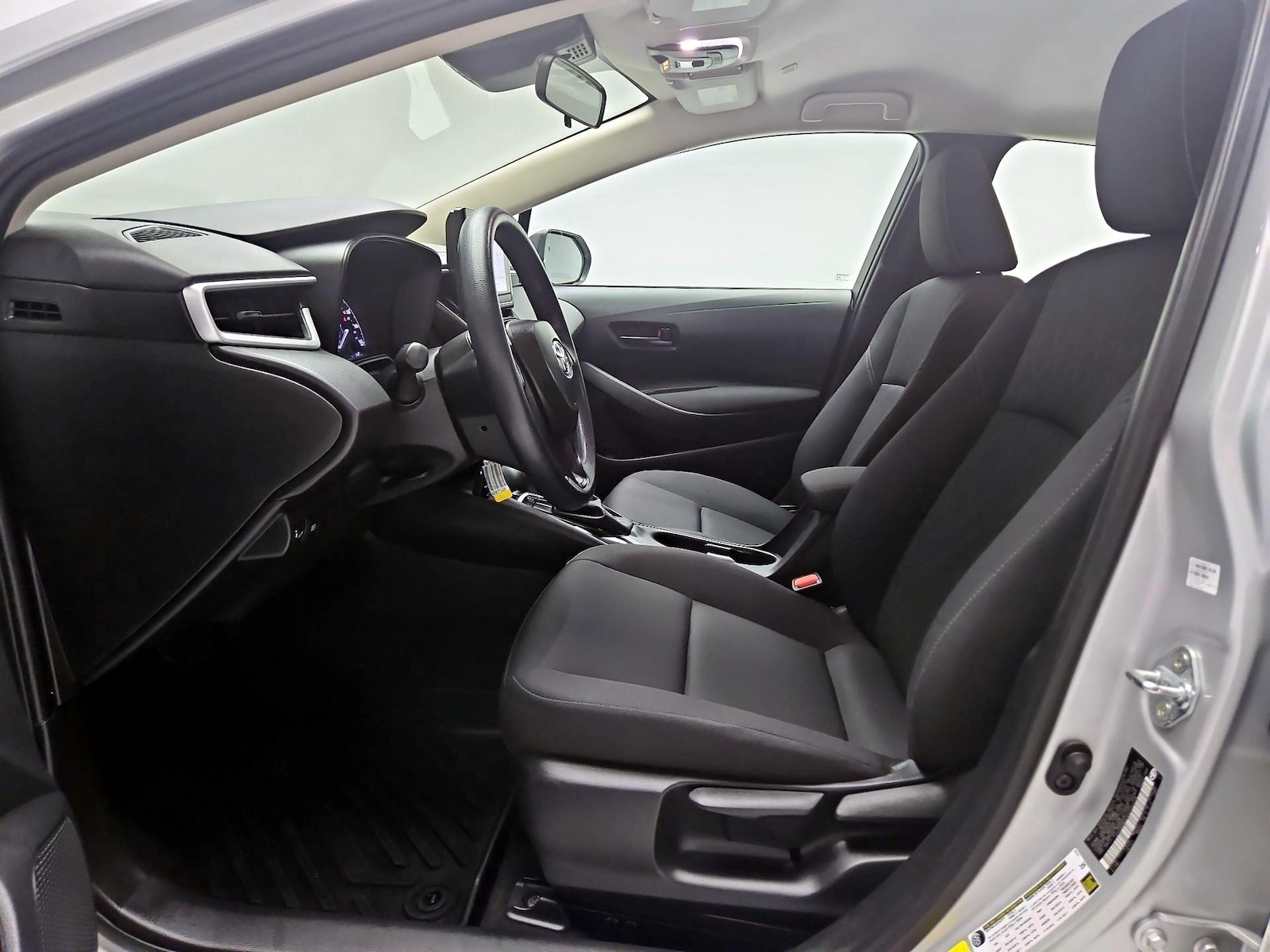 2025 Toyota Corolla LE - Photo 11