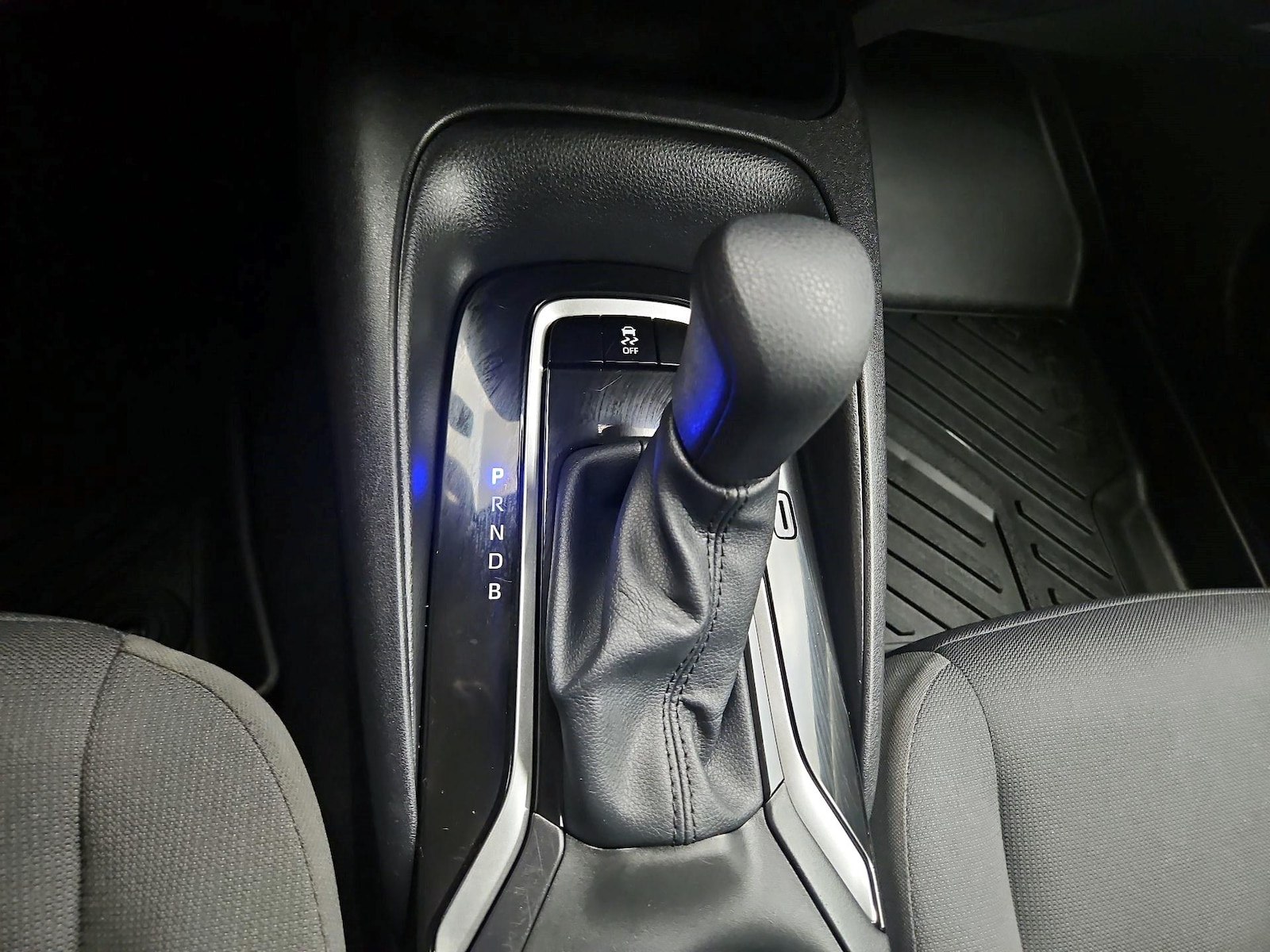 2025 Toyota Corolla LE - Photo 17