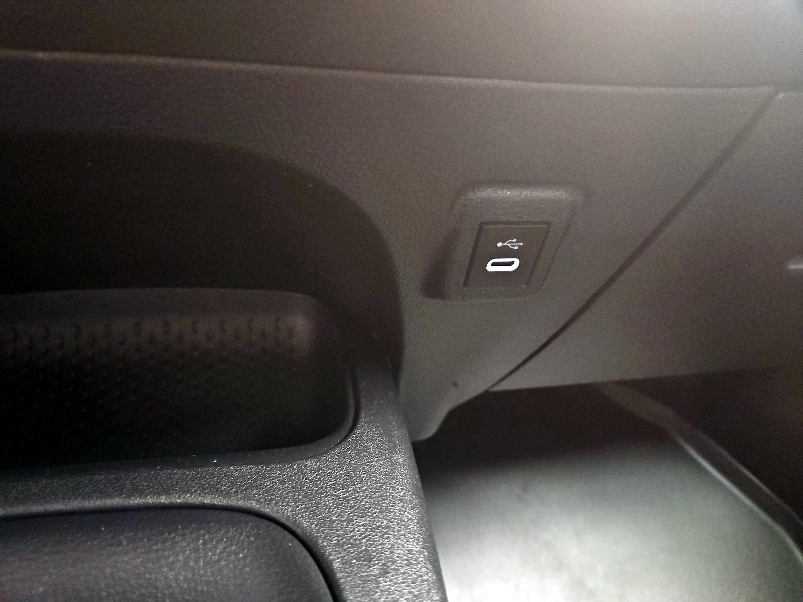 2025 Toyota Corolla LE - Photo 18