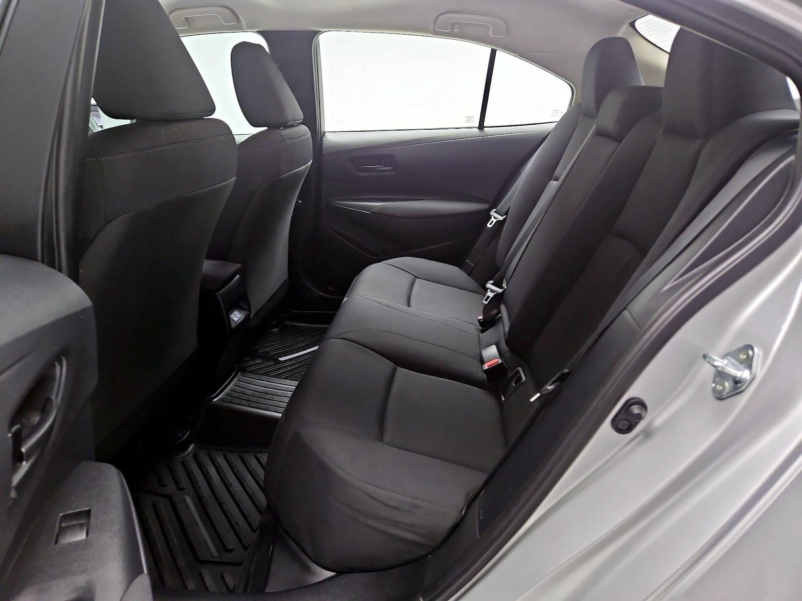 2025 Toyota Corolla LE - Photo 19