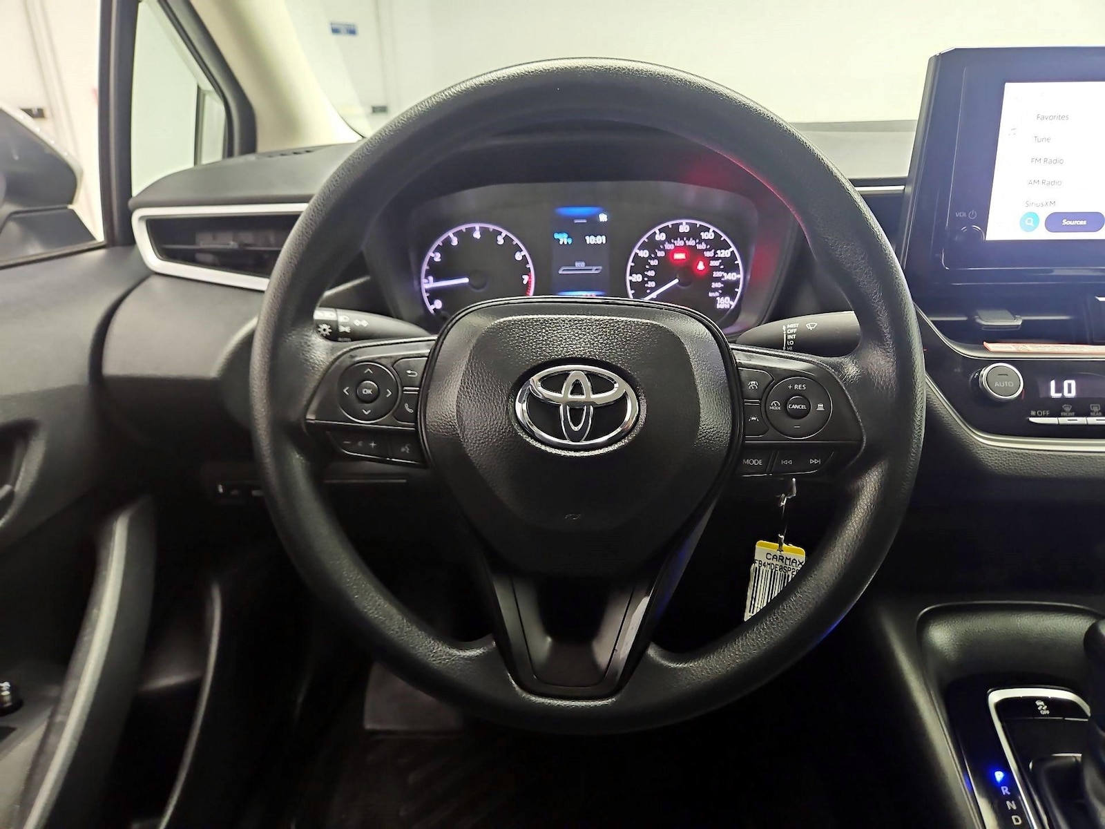 2025 Toyota Corolla LE - Photo 10