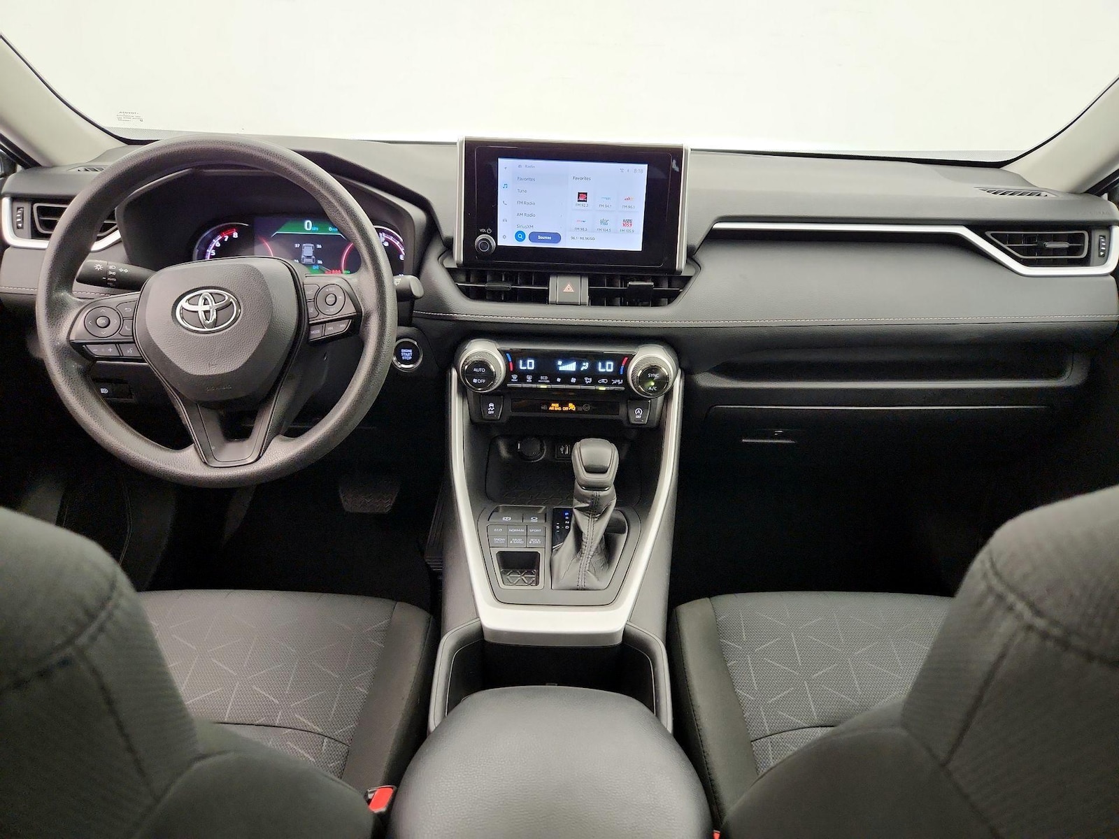 2024 Toyota RAV4 XLE - Photo 10