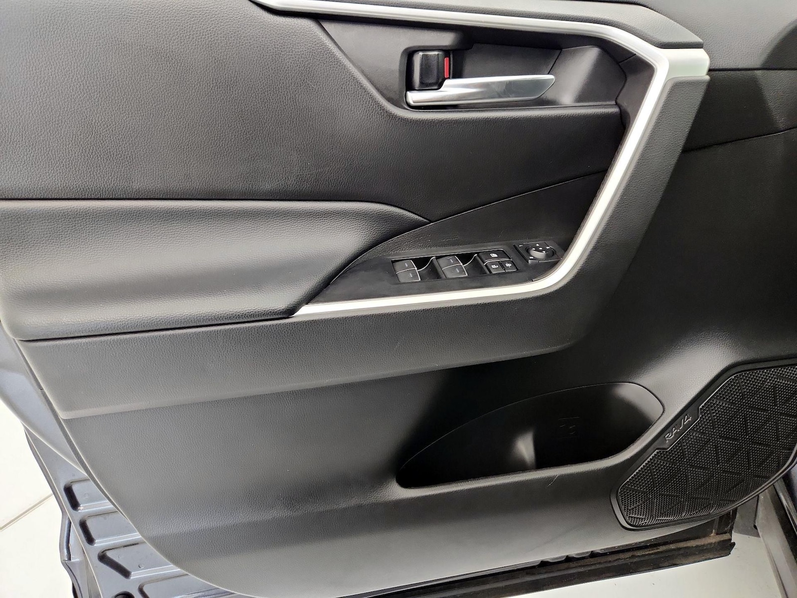 2024 Toyota RAV4 XLE - Photo 13