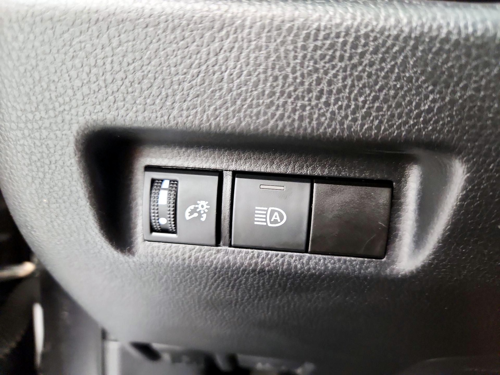 2024 Toyota RAV4 XLE - Photo 14