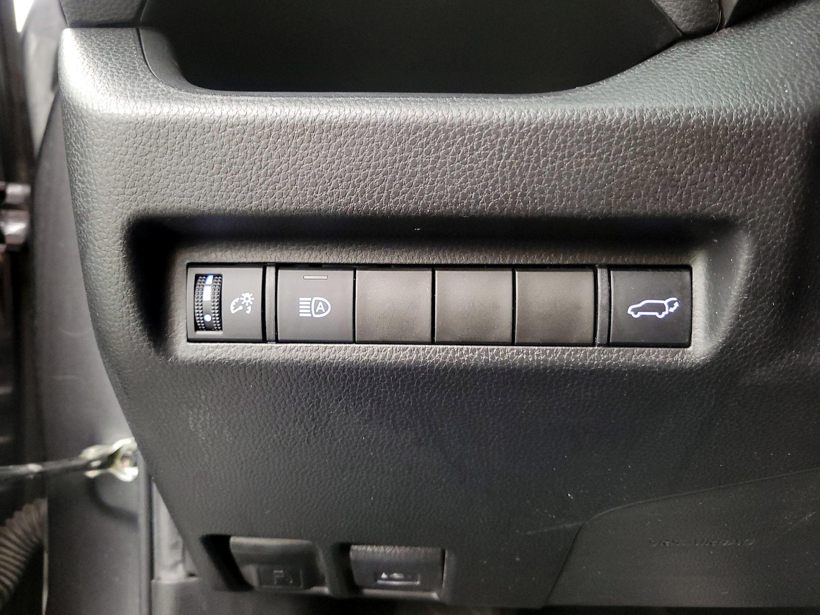 2022 Toyota RAV4 XLE - Photo 14