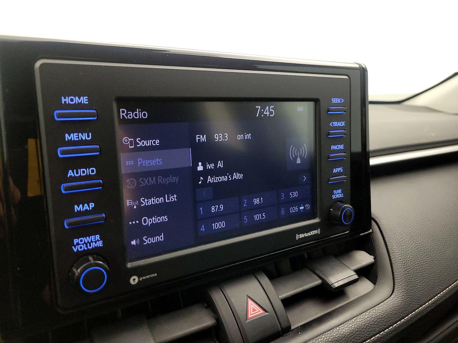 2022 Toyota RAV4 XLE - Photo 16