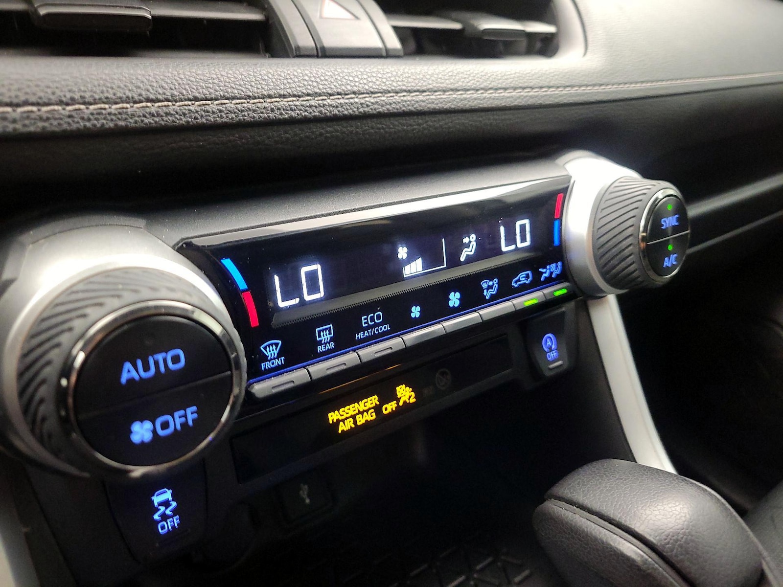 2022 Toyota RAV4 XLE - Photo 17