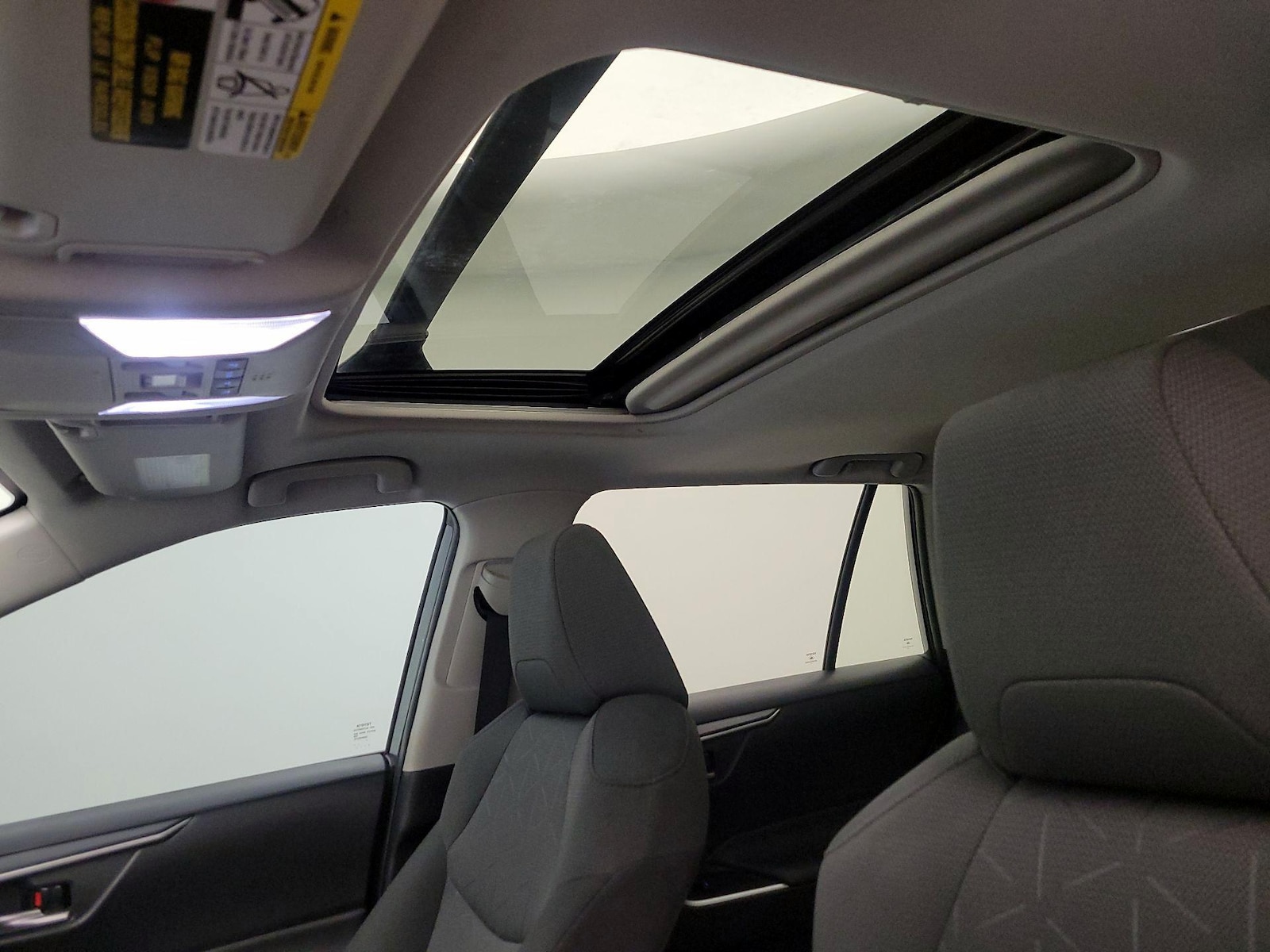 2022 Toyota RAV4 XLE - Photo 19