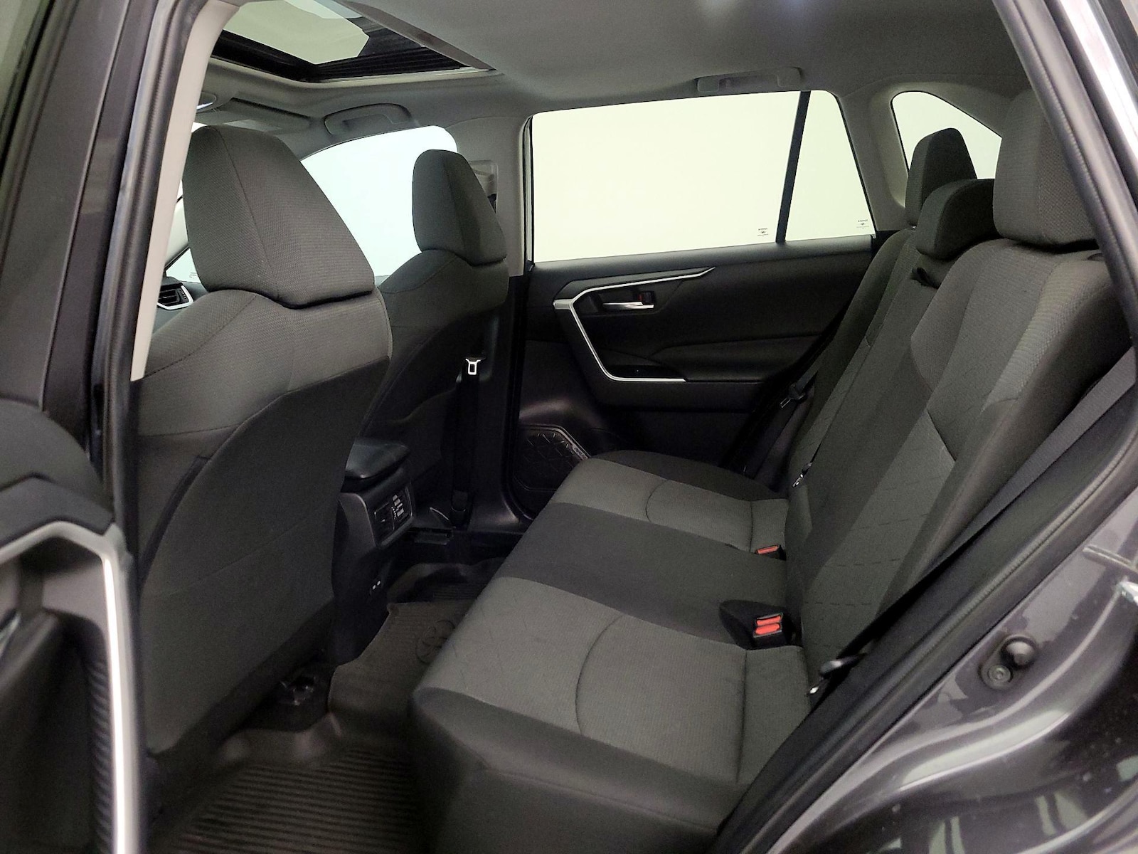 2022 Toyota RAV4 XLE - Photo 20