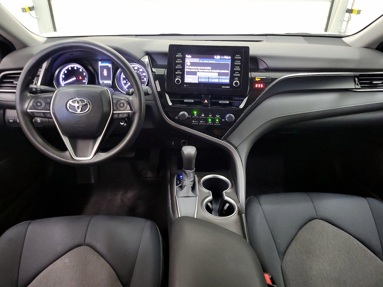 2021 Toyota Camry LE - Photo 10