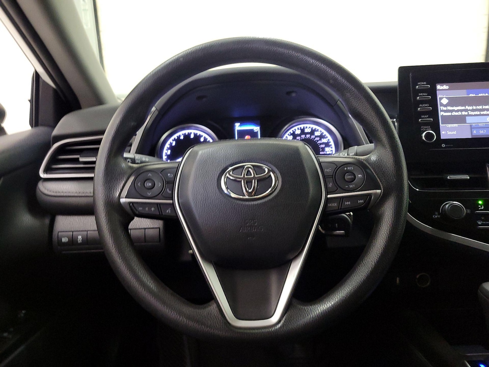 2021 Toyota Camry LE - Photo 11
