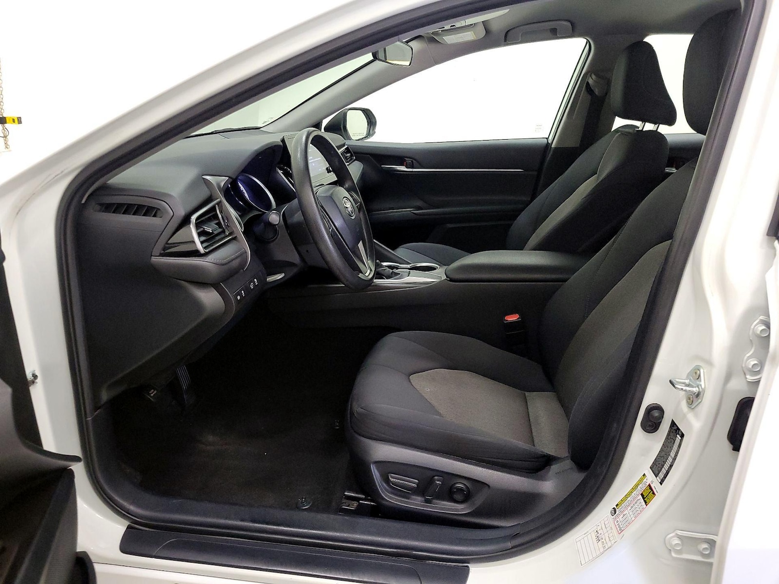 2021 Toyota Camry LE - Photo 12