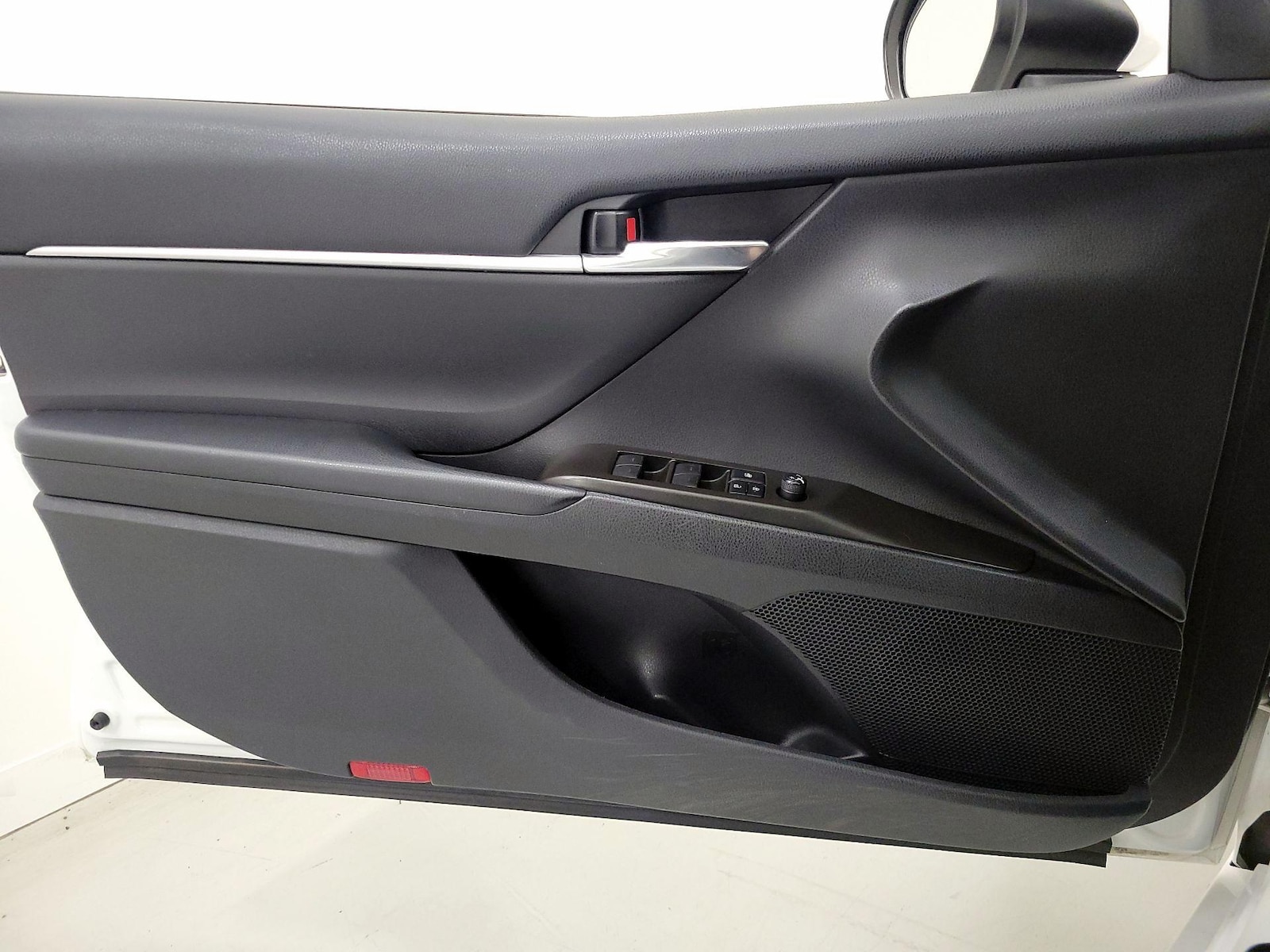 2021 Toyota Camry LE - Photo 13