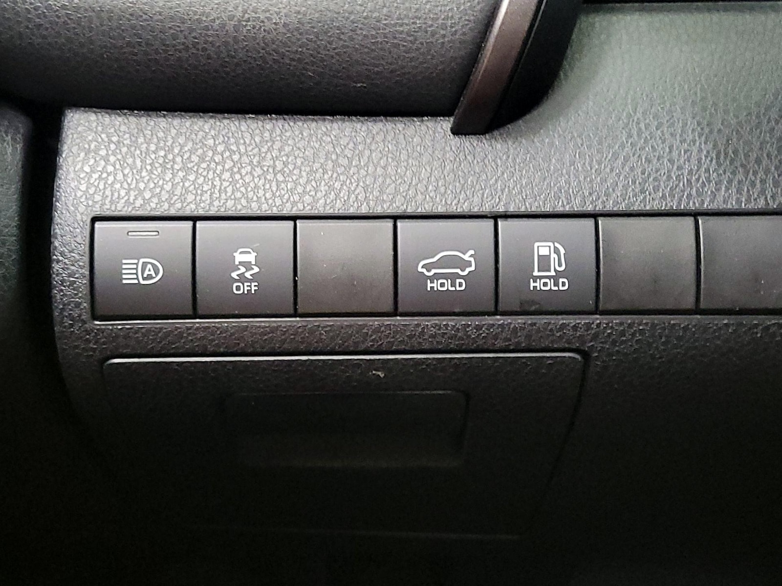 2021 Toyota Camry LE - Photo 14