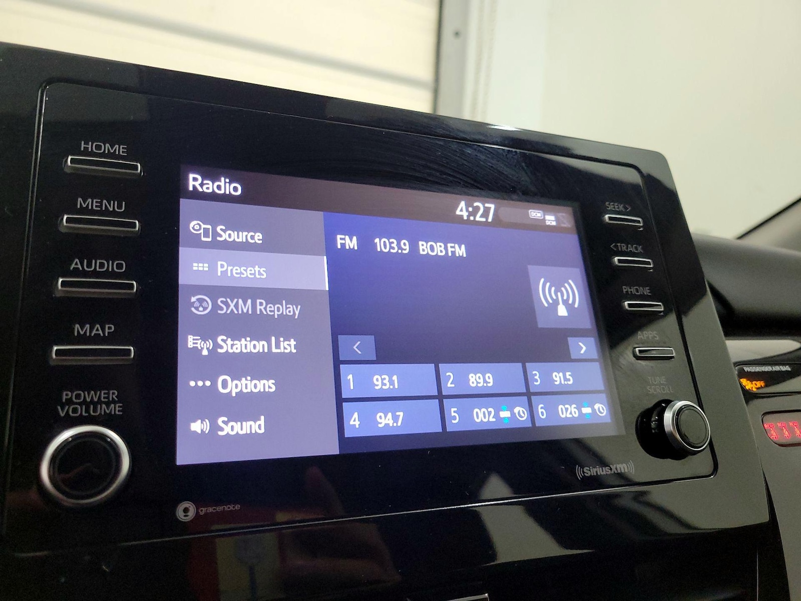 2021 Toyota Camry LE - Photo 16