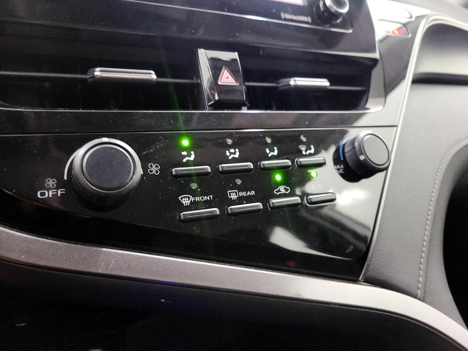 2021 Toyota Camry LE - Photo 17