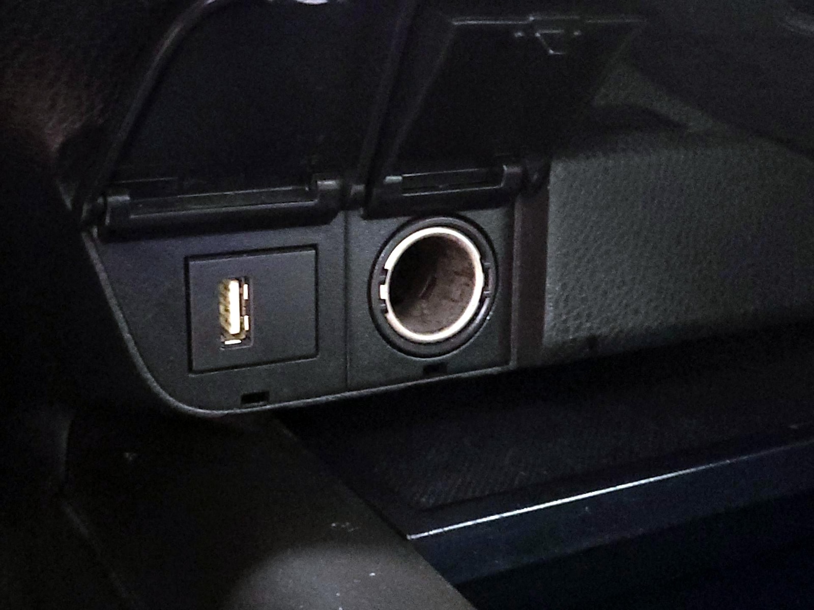 2021 Toyota Camry LE - Photo 19