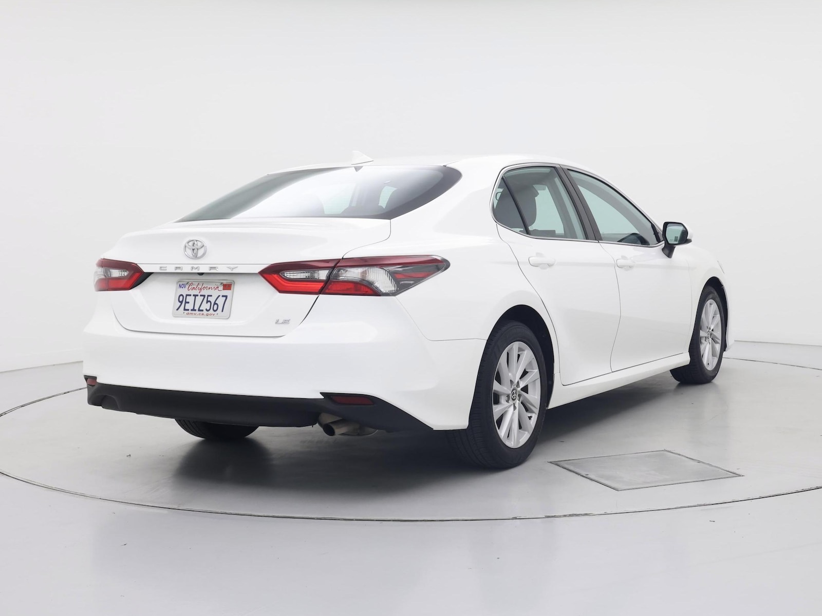 2021 Toyota Camry LE - Photo 9