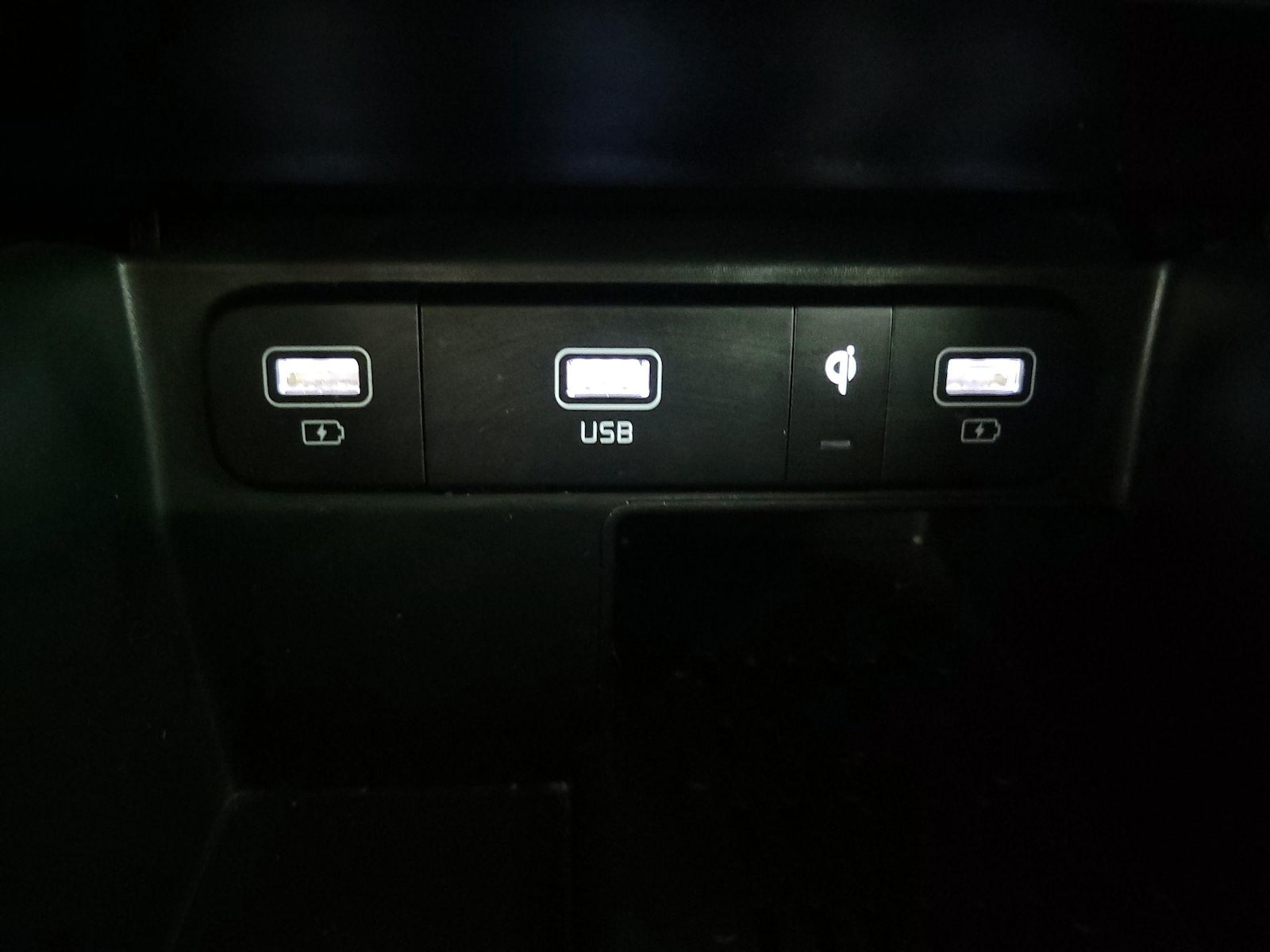 2022 Kia Sorento EX - Photo 18