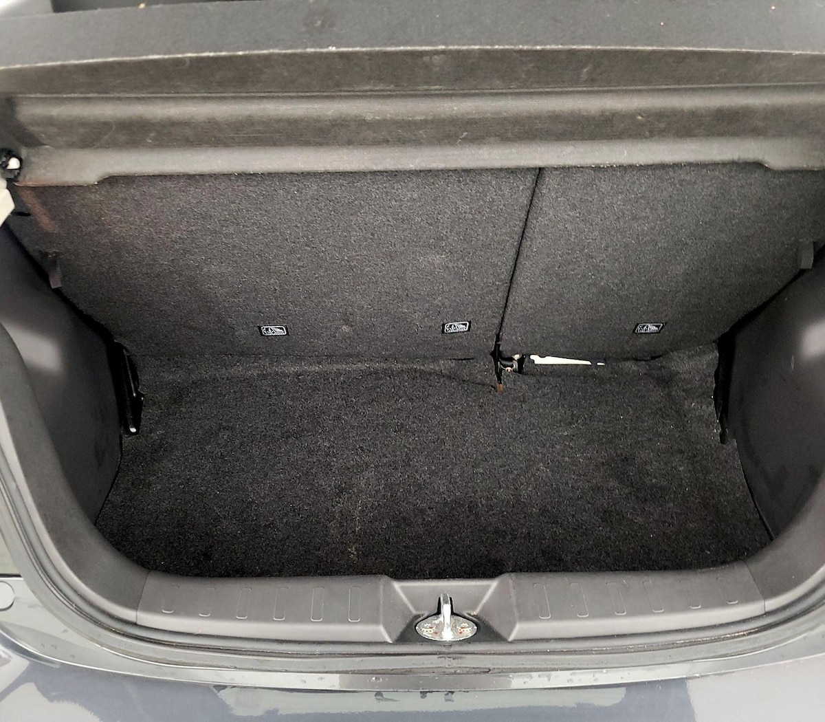 Trunk/Cargo (Seats Up)
