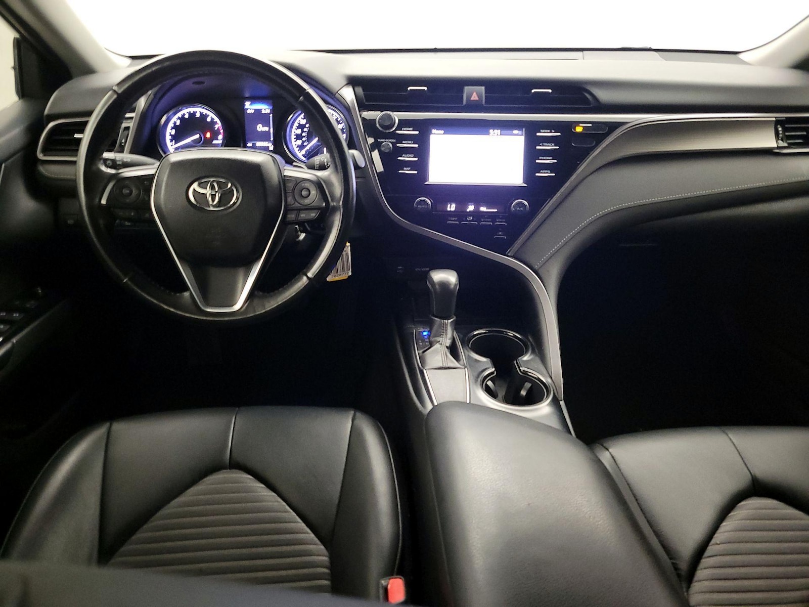 2019 Toyota Camry SE - Photo 10