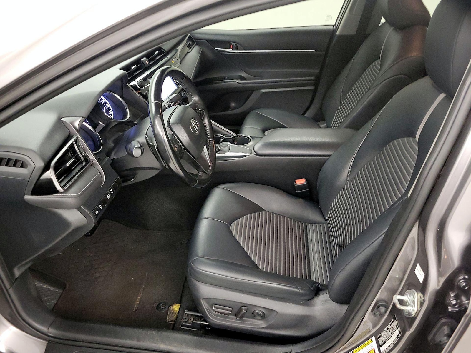 2019 Toyota Camry SE - Photo 12